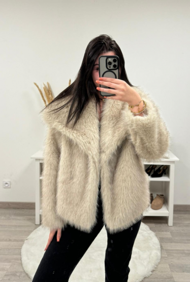 Manteau court effet fausse...