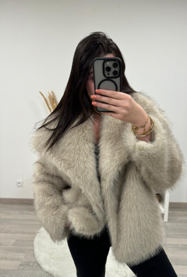 Manteau court effet fausse...