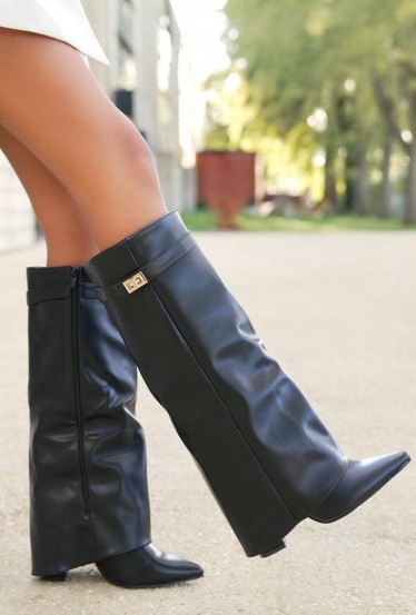 Bottes noires à...
